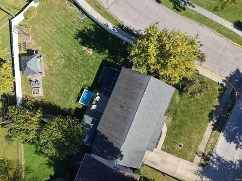 805 Hillcrest Dr, Greencastle, IN 46135