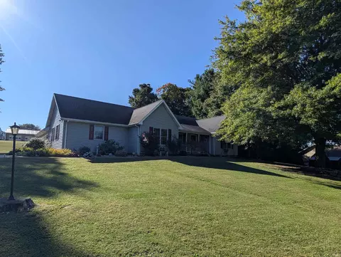 880 N Honeysuckle Ln, Vincennes, IN 47591