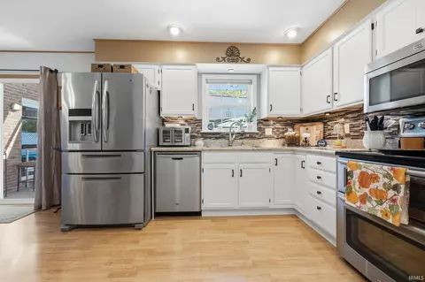 Kitchen - 44 Daffodil Ct, Jasper, IN 47546 photo 2 of 4