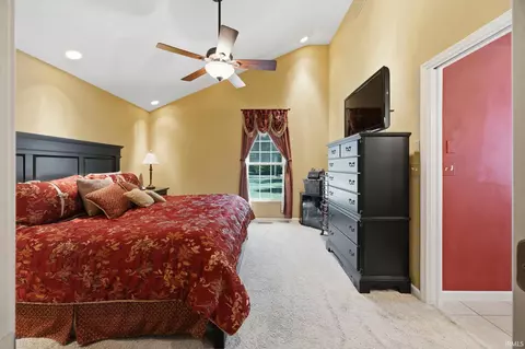 Bedroom - 44 Daffodil Ct, Jasper, IN 47546 photo 2 of 4
