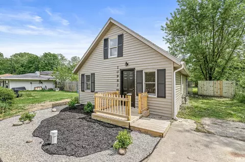 10982 Curtis St, Osceola, IN 46561