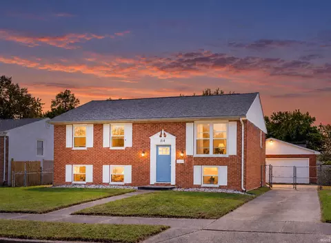 814 Dover Ct, Evansville, IN 47710