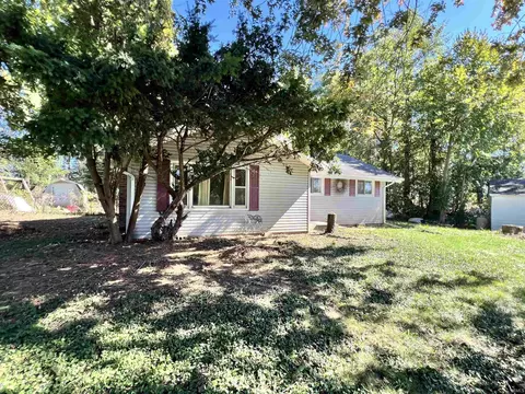 54 S 600 E, Pierceton, IN 46562