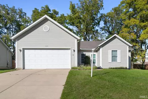 2325 Oakbrook Dr, South Bend, IN 46628