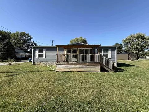 1005 S Cleveland St, Monroe City, IN 47557