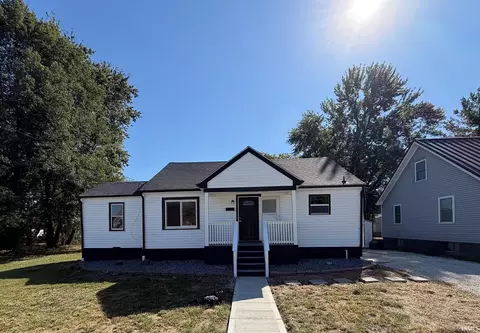 805 E 1st St, Huntingburg, IN 47542