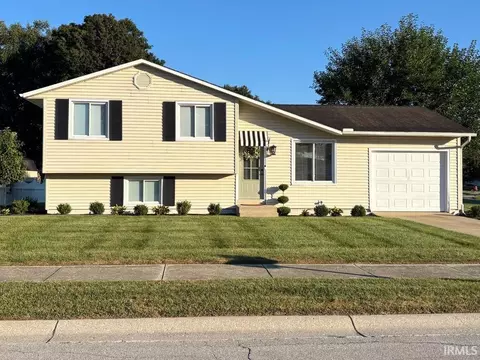 2718 Hampton Rd, Mishawaka, IN 46544