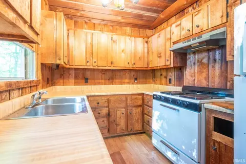 Kitchen - 3269 E Robinson Rd, Bloomington, IN 47408 photo 5 of 5