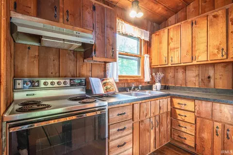 Kitchen - 3269 E Robinson Rd, Bloomington, IN 47408 photo 2 of 5