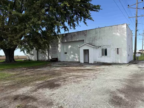 1450 W 550 S, Francesville, IN 47946
