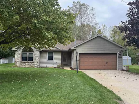 4346 N Westerner Winds Dr, Warsaw, IN 46582