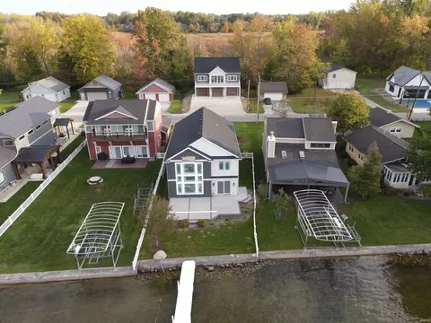 11803 N Ogden Point Rd, Syracuse, IN 46567