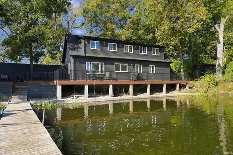 9630 N Hiawatha Ln, Syracuse, IN 46567