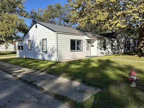 710 W Elm St, Hartford City, IN 47348