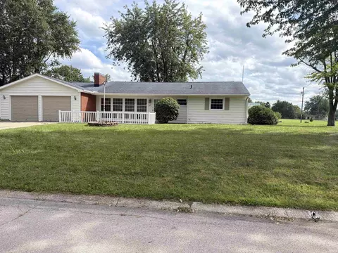 300 E Mayfair Ln, Hartford City, IN 47348