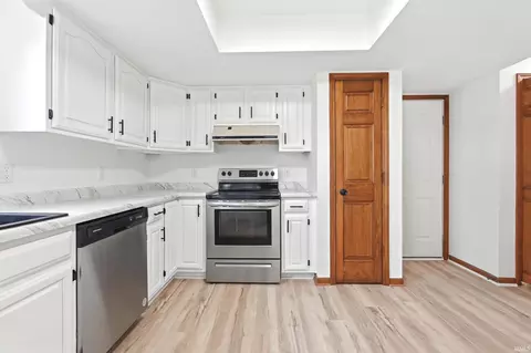 Kitchen - 14130 Whittern Rd, Monroeville, IN 46773 photo 3 of 5