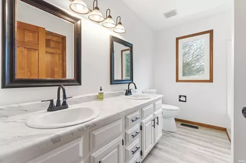 Bath - 14130 Whittern Rd, Monroeville, IN 46773 photo 1 of 4