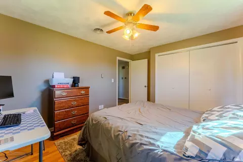 Bedroom - 2552 S 75 E Rd, Wabash, IN 46992 photo 4 of 6