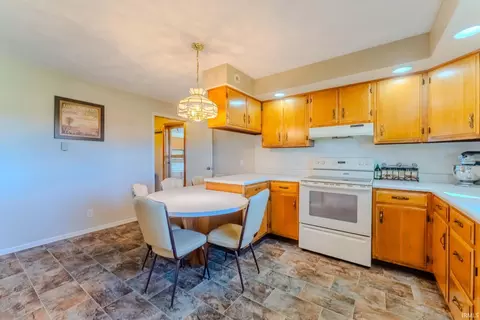 Kitchen - 2552 S 75 E Rd, Wabash, IN 46992 photo 3 of 4