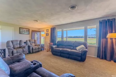 Living - 2552 S 75 E Rd, Wabash, IN 46992 photo 3 of 5