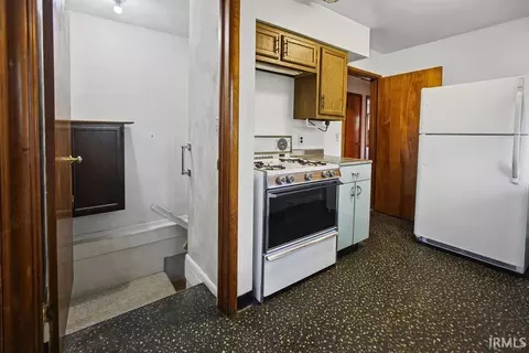 Kitchen - 500 E Dodds St, Bloomington, IN 47401 photo 2 of 3