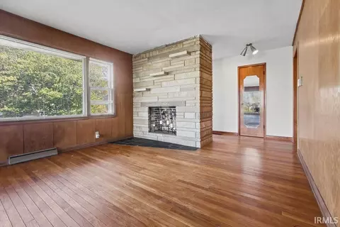 Living - 500 E Dodds St, Bloomington, IN 47401 photo 4 of 10