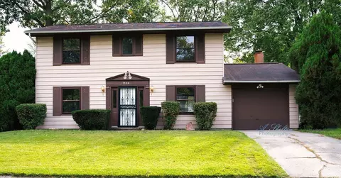 7504 Valley Meadows Dr, Fort Wayne, IN 46815