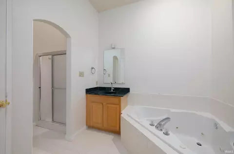 Bath - 2254 S Olde Mill Dr, Bloomington, IN 47401 photo 4 of 5