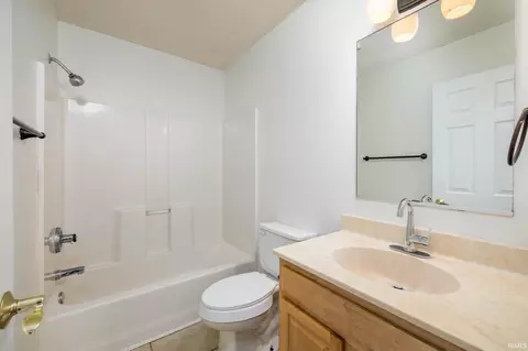Bath - 2254 S Olde Mill Dr, Bloomington, IN 47401 photo 2 of 5