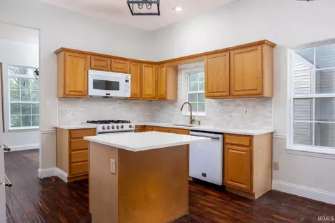 Kitchen - 2254 S Olde Mill Dr, Bloomington, IN 47401 photo 3 of 3