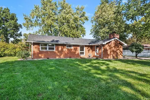 1327 E Reynolds St, Goshen, IN 46528
