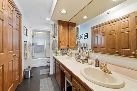 Bath - 532 E Central, Bluffton, IN 46714 photo 2 of 5
