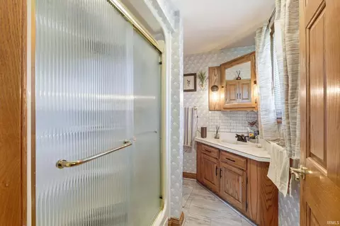 Bath - 532 E Central, Bluffton, IN 46714 photo 1 of 5