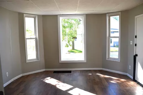 Living - 200 E King St, Garrett, IN 46738 photo 2 of 4
