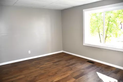 Living - 200 E King St, Garrett, IN 46738 photo 3 of 4