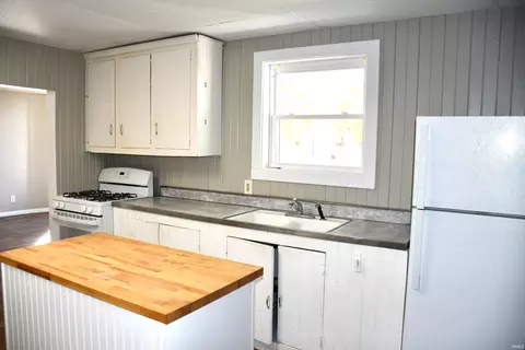 Kitchen - 200 E King St, Garrett, IN 46738 photo 3 of 3