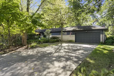 28970 Oak Grove Dr, Elkhart, IN 46514