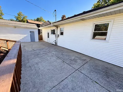 Exterior - 2425 Springfield Ave, Fort Wayne, IN 46805 photo 5 of 7
