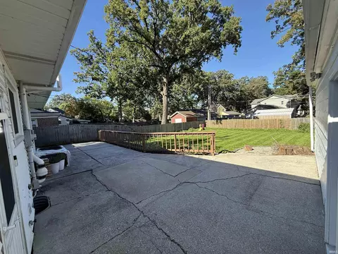 Exterior - 2425 Springfield Ave, Fort Wayne, IN 46805 photo 6 of 7