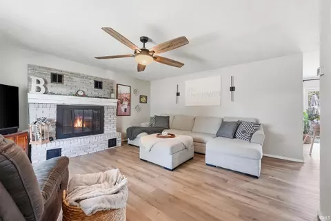 Living - 481 Delaware St, Wabash, IN 46992 photo 1 of 7