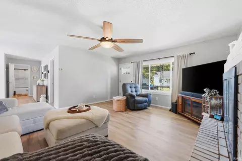 Living - 481 Delaware St, Wabash, IN 46992 photo 7 of 7