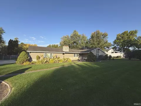 2824 Greenbriar Dr, Fort Wayne, IN 46804