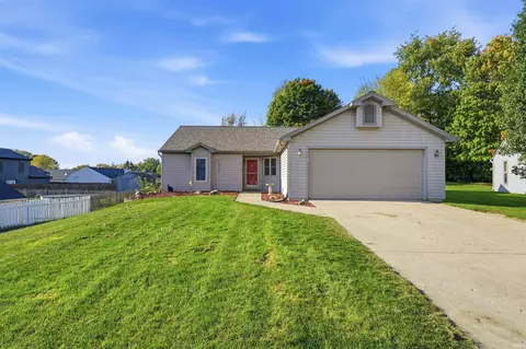 2119 Canyon Dr, Kendallville, IN 46755