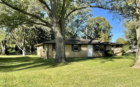 2004 Broadmoor Ave, Fort Wayne, IN 46818