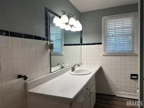 Bath - 2904 E Royerton Rd, Muncie, IN 47303 photo 1 of 2