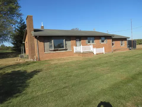 8724 E Sr 64, Oakland City, IN 47660