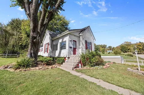 404 N Walnut St, Huntingburg, IN 47542