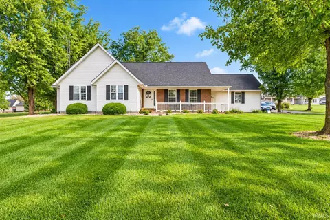 113 N Eagle Dr, Montgomery, IN 47558
