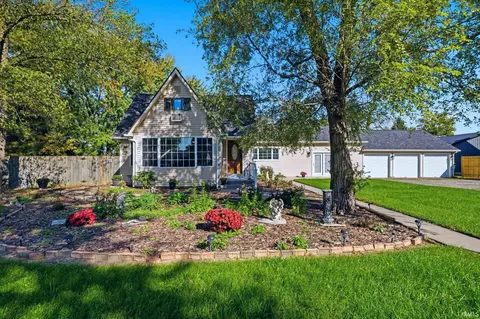 22205 Maple Ln, Woodburn, IN 46797