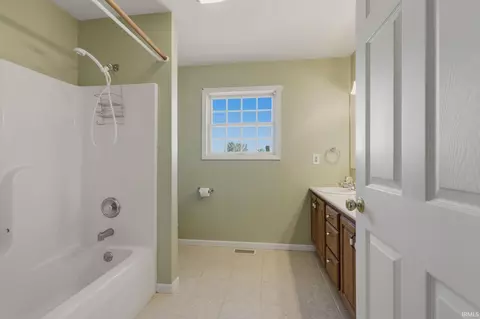 Bath - 211 Vanmalson Dr, Warren, IN 46792 photo 3 of 4